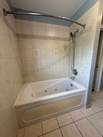 1230 Durham Drive, Wheaton, IL 60189