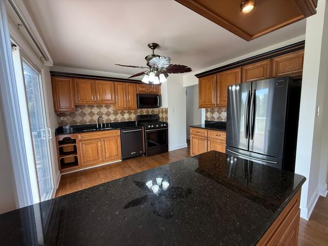 1230 Durham Drive, Wheaton, IL 60189