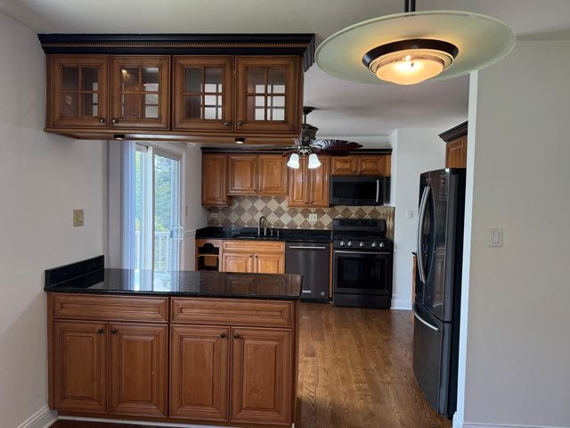 1230 Durham Drive, Wheaton, IL 60189