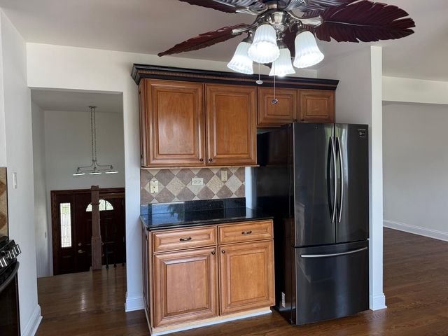 1230 Durham Drive, Wheaton, IL 60189