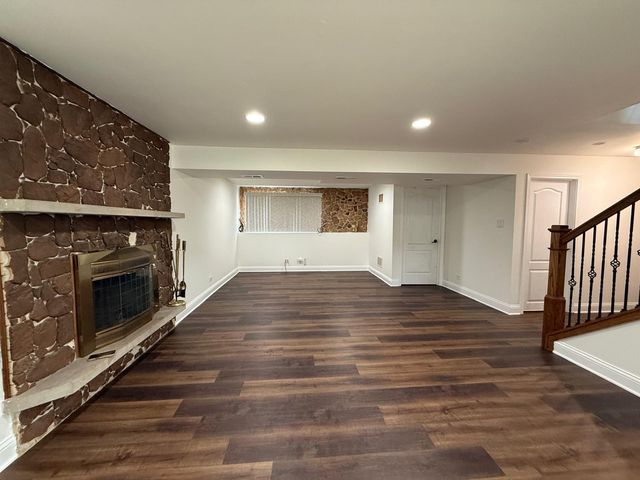 1230 Durham Drive, Wheaton, IL 60189