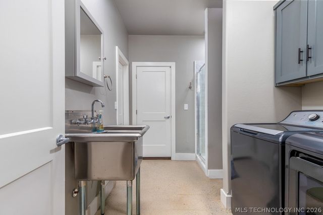 24936 S 611 Road, Grove, OK 74344