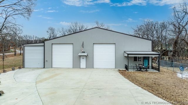 24936 S 611 Road, Grove, OK 74344
