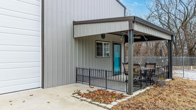 24936 S 611 Road, Grove, OK 74344