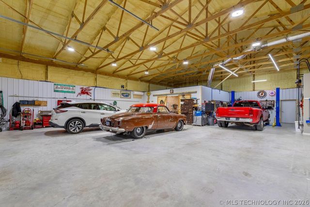 24936 S 611 Road, Grove, OK 74344