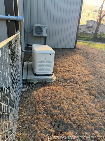 24936 S 611 Road, Grove, OK 74344