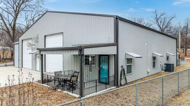 24936 S 611 Road, Grove, OK 74344