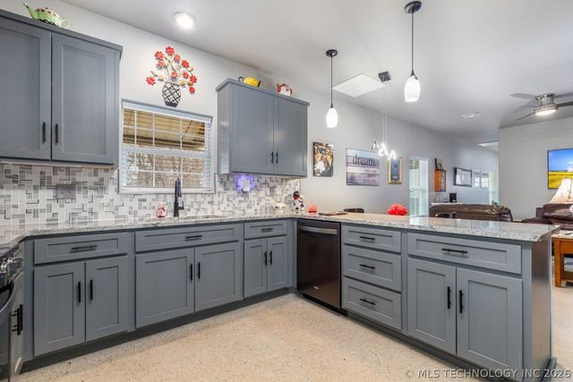 24936 S 611 Road, Grove, OK 74344