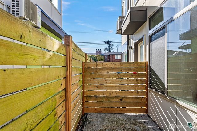 1827 NW 85th St, Seattle, WA 98117