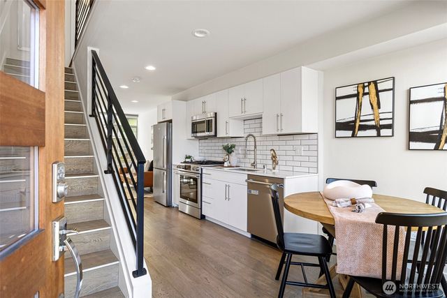 1827 NW 85th St, Seattle, WA 98117