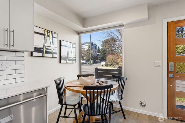 1827 NW 85th St, Seattle, WA 98117