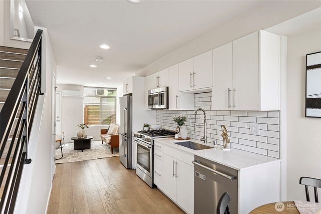 1827 NW 85th St, Seattle, WA 98117