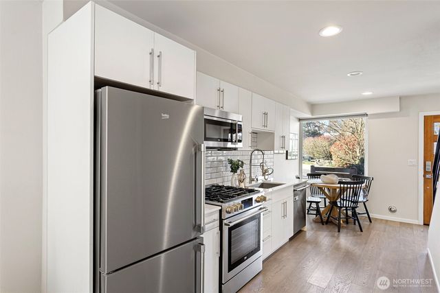 1827 NW 85th St, Seattle, WA 98117