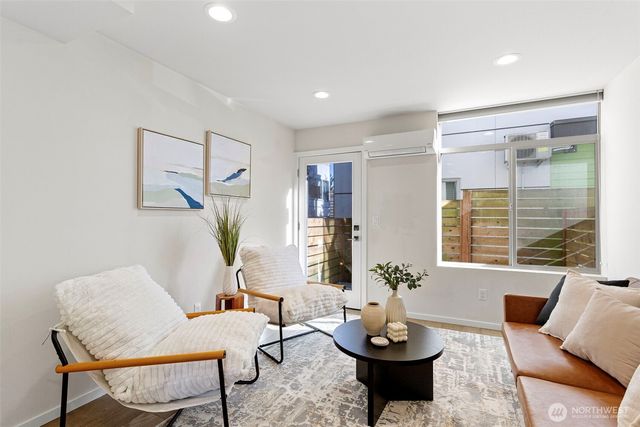 1827 NW 85th St, Seattle, WA 98117