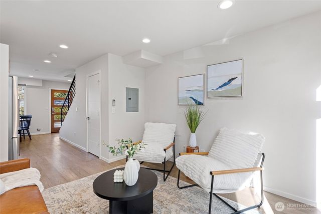 1827 NW 85th St, Seattle, WA 98117