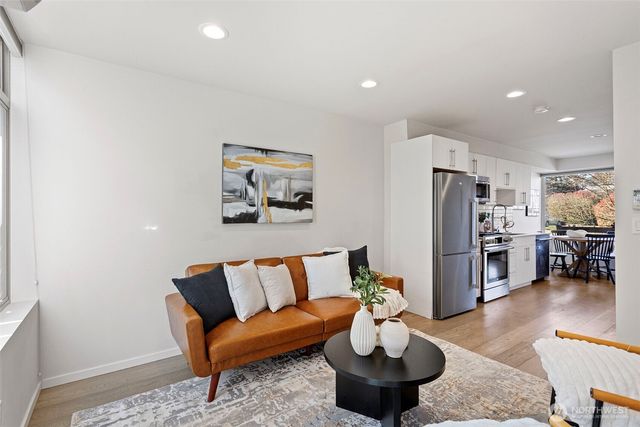 1827 NW 85th St, Seattle, WA 98117