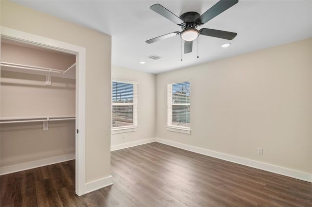 1206 S Victory Drive, Houston, TX 77088