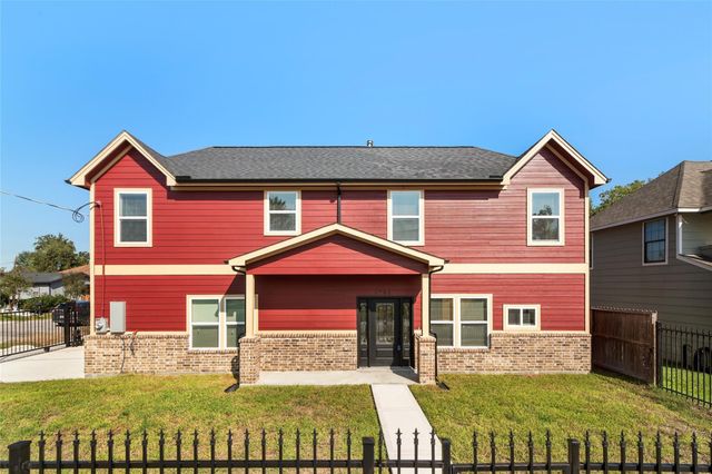 1206 S Victory Drive, Houston, TX 77088