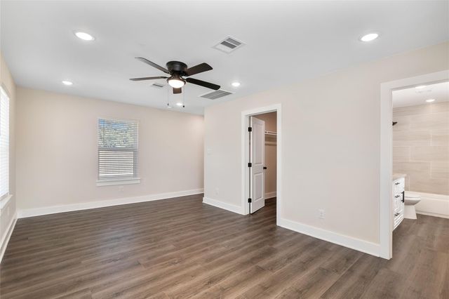 1206 S Victory Drive, Houston, TX 77088