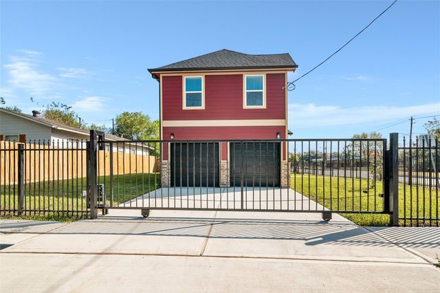 1206 S Victory Drive, Houston, TX 77088