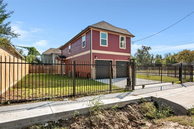 1206 S Victory Drive, Houston, TX 77088