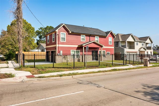 1206 S Victory Drive, Houston, TX 77088