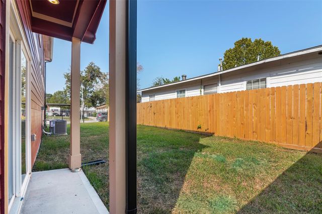 1206 S Victory Drive, Houston, TX 77088