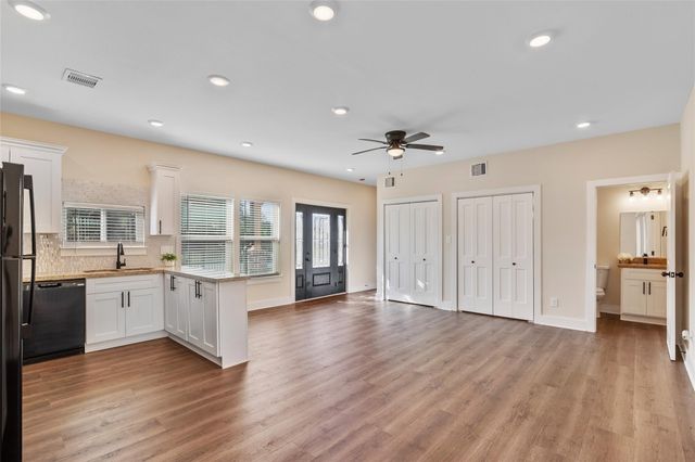 1206 S Victory Drive, Houston, TX 77088