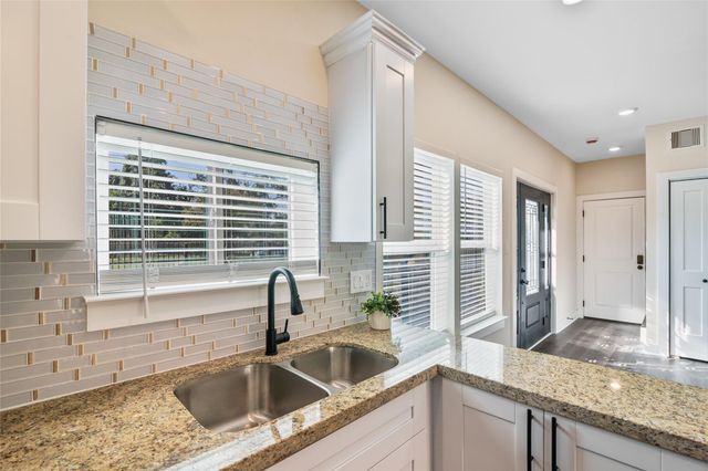 1206 S Victory Drive, Houston, TX 77088