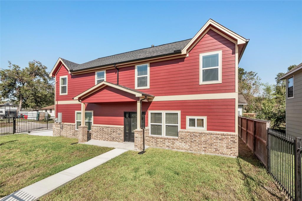 1206 S Victory Drive, Houston, TX 77088