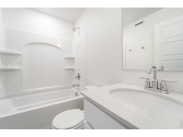 3852 Pinnacles Ct, Evans, CO 80620