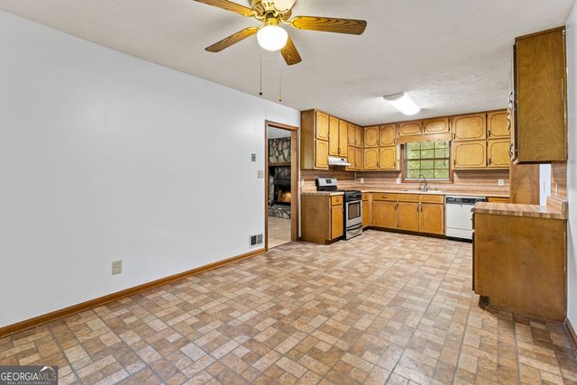 212 Farmbrook Parkway E, Stockbridge, GA 30281
