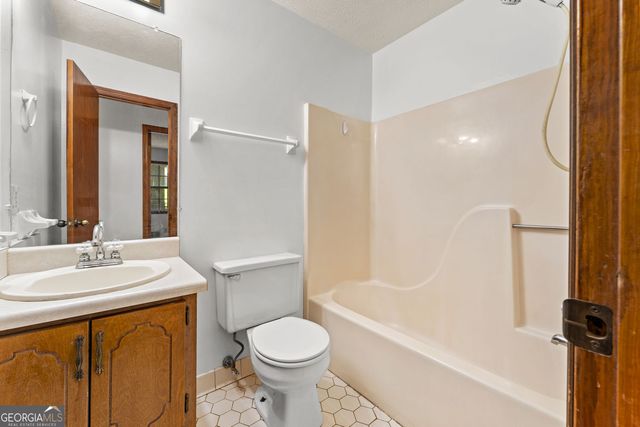 212 Farmbrook Parkway E, Stockbridge, GA 30281