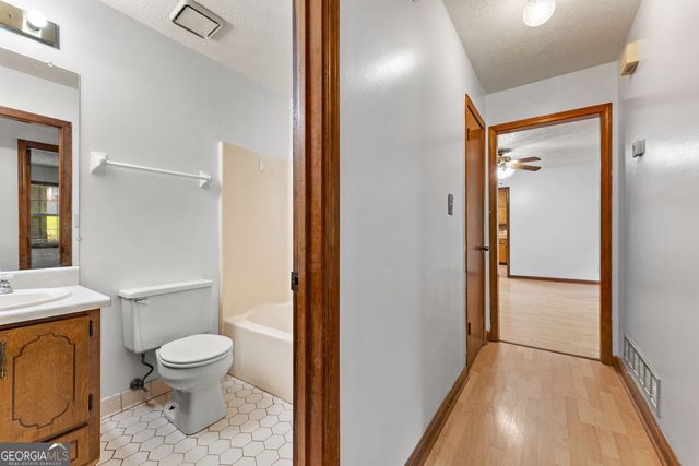 212 Farmbrook Parkway E, Stockbridge, GA 30281
