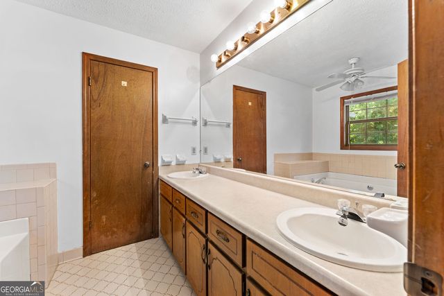 212 Farmbrook Parkway E, Stockbridge, GA 30281