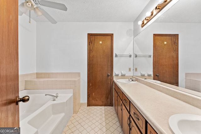 212 Farmbrook Parkway E, Stockbridge, GA 30281