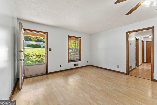 212 Farmbrook Parkway E, Stockbridge, GA 30281