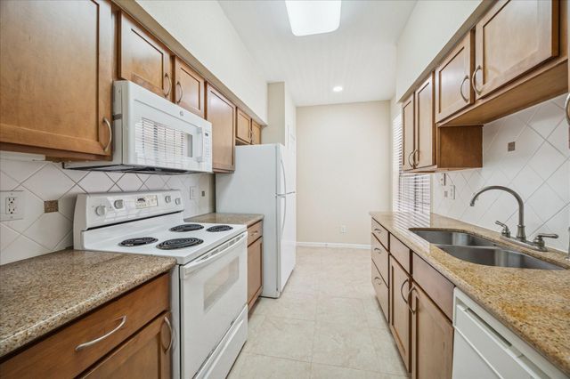 2700 Revere St 142, Houston, TX 77098