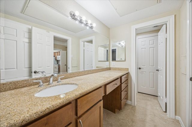 2700 Revere St 142, Houston, TX 77098