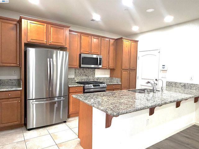 277 W Saint Francis Ave, Mountain House, CA 95391