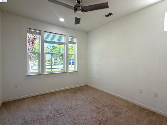 277 W Saint Francis Ave, Mountain House, CA 95391
