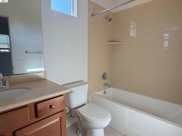 277 W Saint Francis Ave, Mountain House, CA 95391