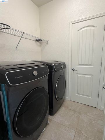 277 W Saint Francis Ave, Mountain House, CA 95391