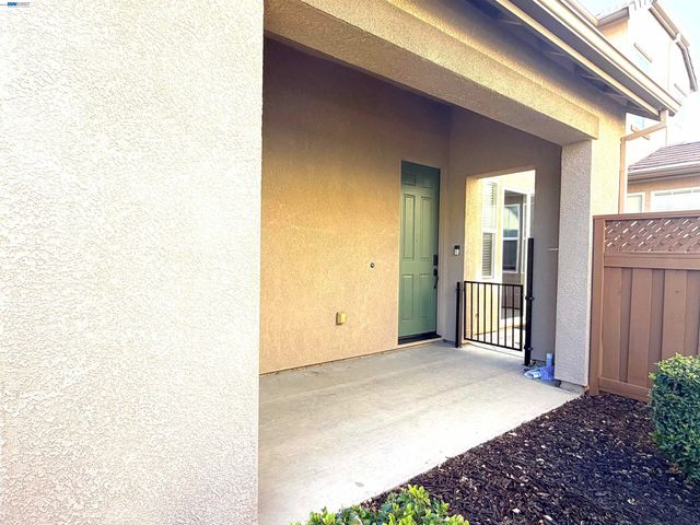 277 W Saint Francis Ave, Mountain House, CA 95391