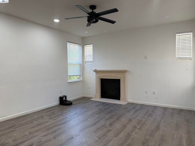 277 W Saint Francis Ave, Mountain House, CA 95391