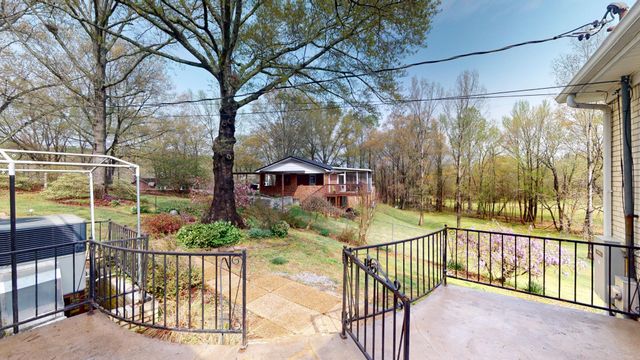 1100 Brentwood St, Paris, TN 38242