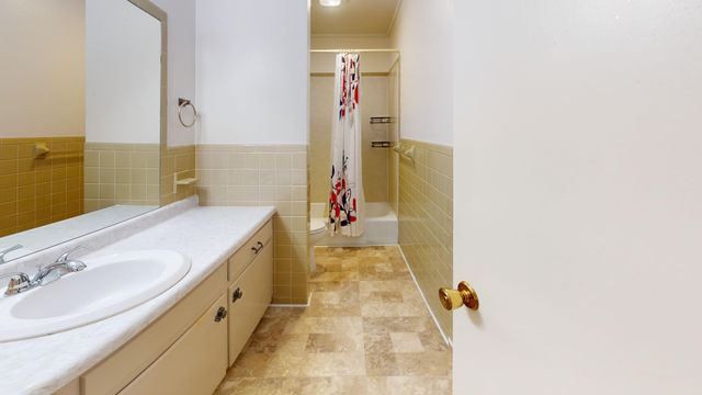 1100 Brentwood St, Paris, TN 38242