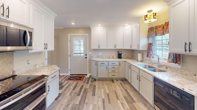 1100 Brentwood St, Paris, TN 38242