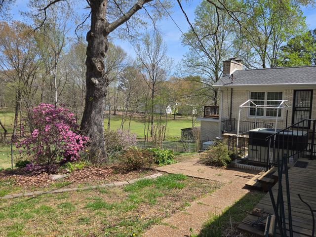 1100 Brentwood St, Paris, TN 38242