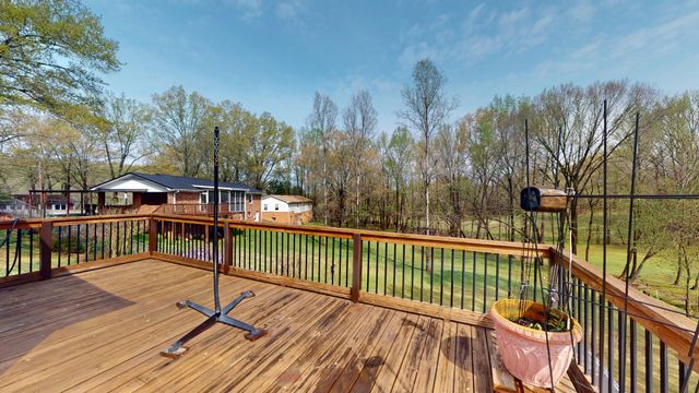1100 Brentwood St, Paris, TN 38242